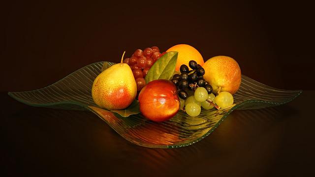 glass-bowl-fruits-dark-background-640×360