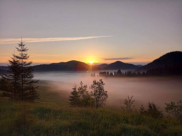 sunset-mountain-valley-mist-trees-640×480