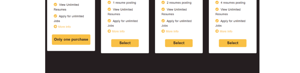 Bild som visar understa delen av en uppsättning medlemspaket för undersköterskor. Fyra vita kolumner syns, med resterande innehåll i paketen listat i punktform på engelska. Under punktlistorna står texten "More info" i gul skrift för varje paket. Längst ner finns avlånga gula knappar: för Gratis-paketet står det "Only one purchase", och för de övriga tre paketen står det "Select". Allt är mot en mörkbrun bakgrund som syns mellan elementen, och ytterst finns vita fält på sidorna. Bilden används på en sida för registrering och inloggningshjälp.